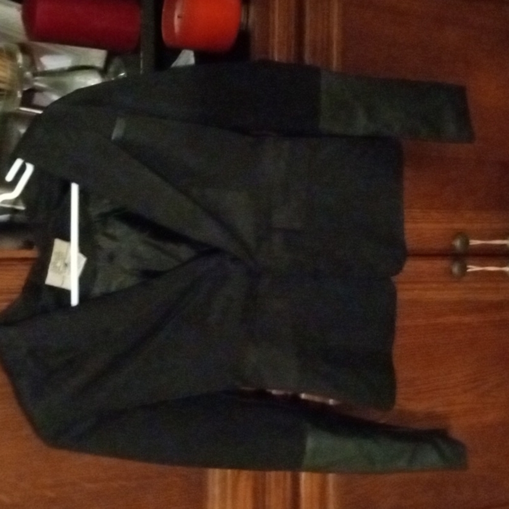 D G discovery clothing